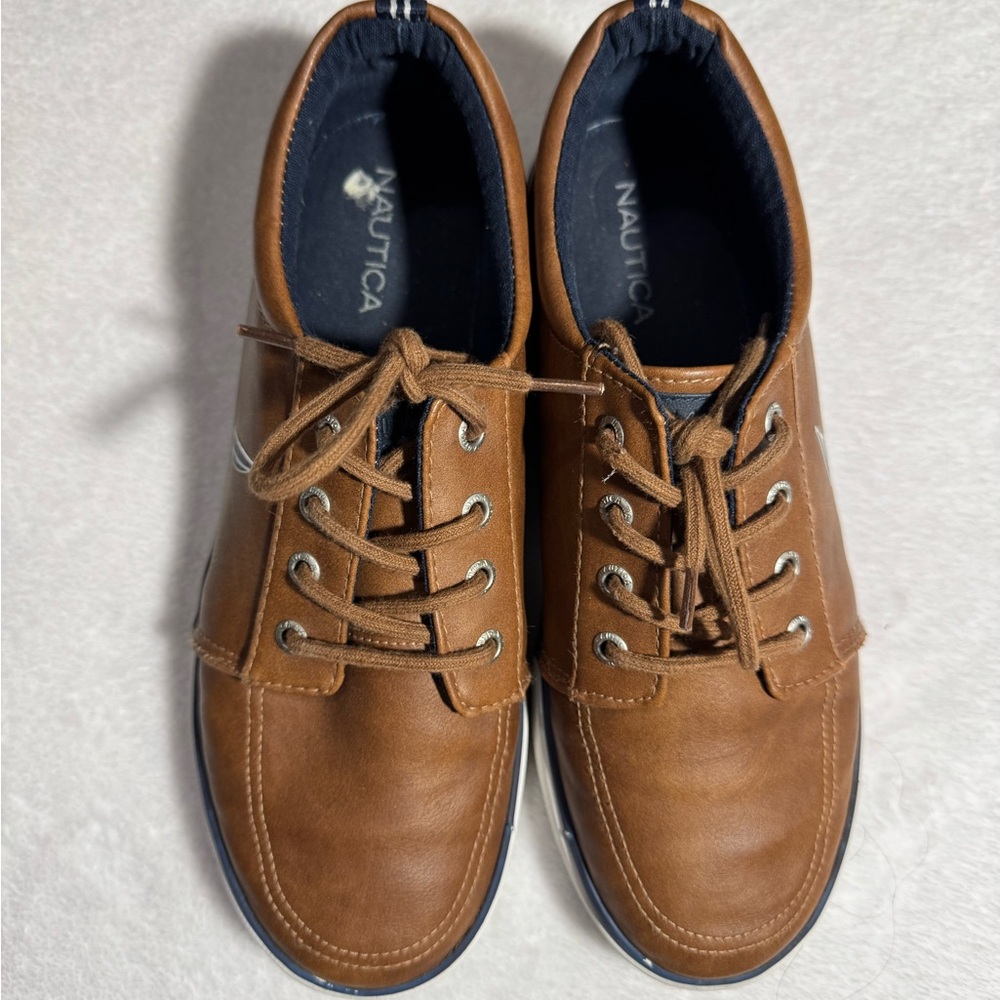Tan Leather Dress Shoes with Lace-Up Design and Rubber Sole